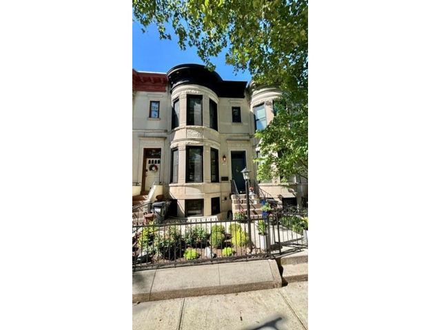  4 BR,  4.00 BTH &nbsp;Single family style home in Bay Ridge