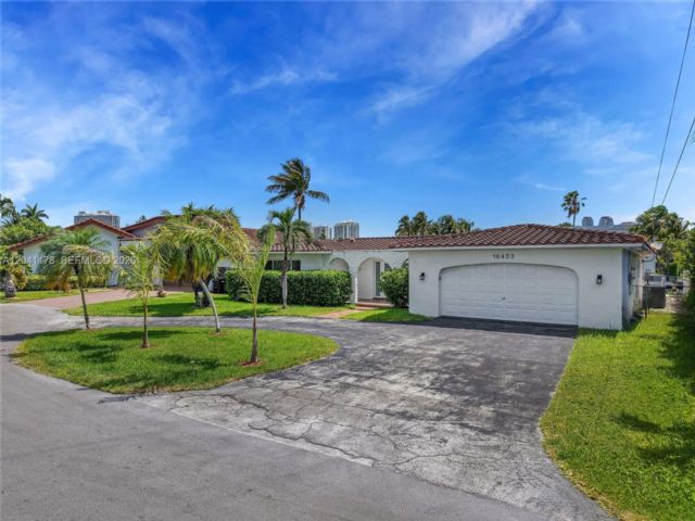  3 BR,  3.00 BTH &nbsp; style home in Aventura