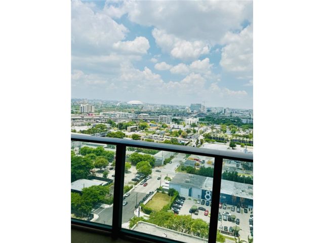 [PHOTO]