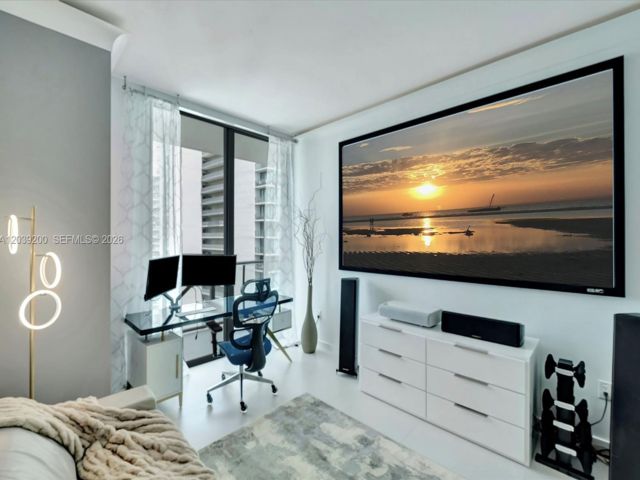 [PHOTO]