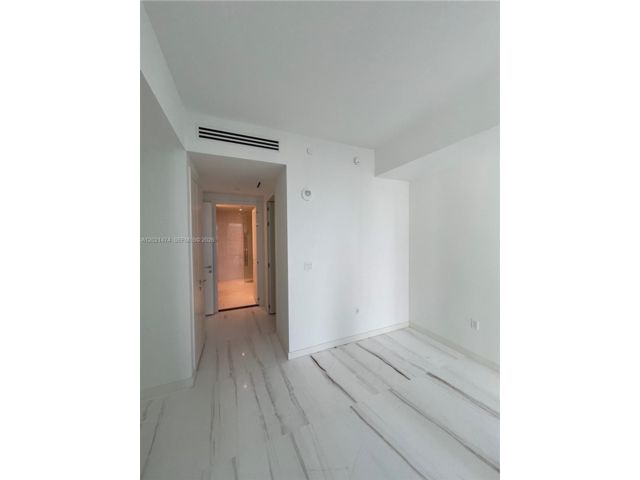 [PHOTO]