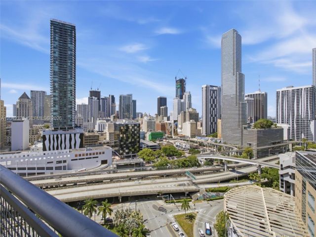  2 BR,  2.00 BTH &nbsp; style home in Miami
