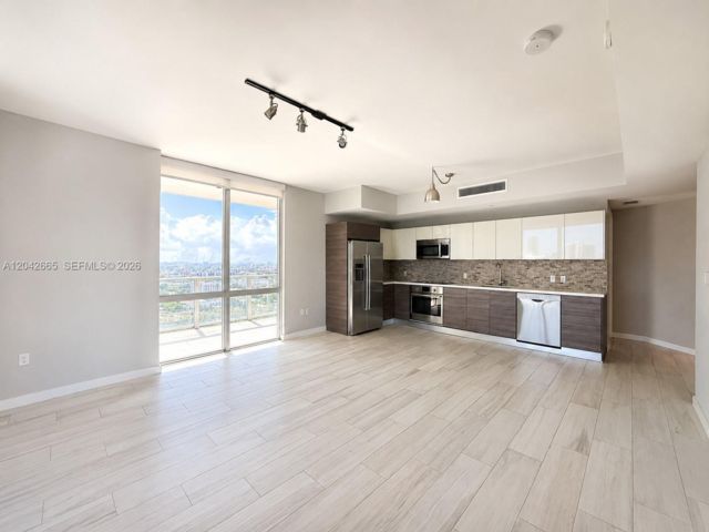  2 BR,  2.50 BTH &nbsp; style home in Miami