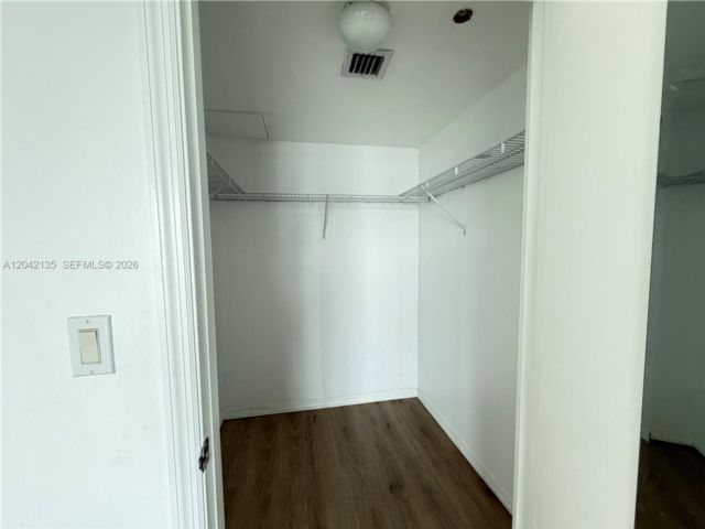 [PHOTO]
