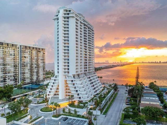  2 BR,  2.00 BTH &nbsp; style home in Miami