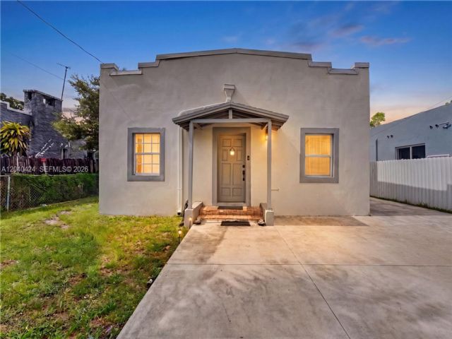  4 BR,  2.00 BTH &nbsp; style home in Miami