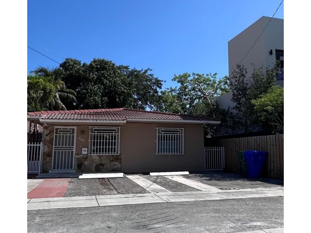  2 BR,  1.00 BTH &nbsp; style home in Miami