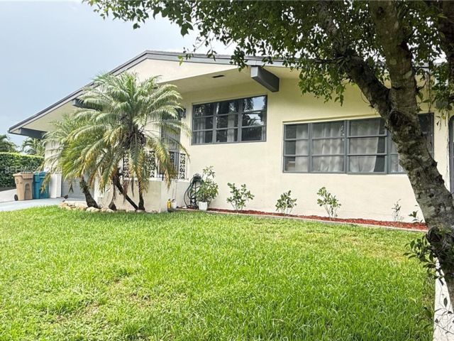  3 BR,  2.00 BTH &nbsp; style home in Davie