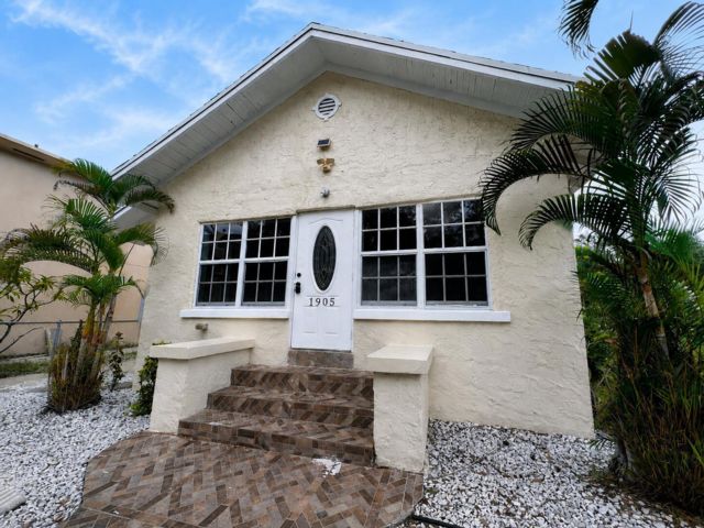  3 BR,  1.00 BTH &nbsp; style home in Hollywood