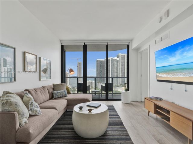  1 BR,  2.00 BTH &nbsp; style home in Miami