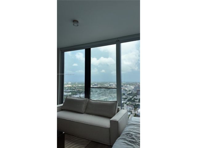 [PHOTO]