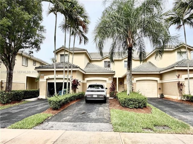  2 BR,  1.50 BTH &nbsp; style home in Weston