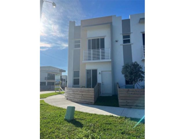  3 BR,  2.50 BTH &nbsp;Townhouse style home in Homestead