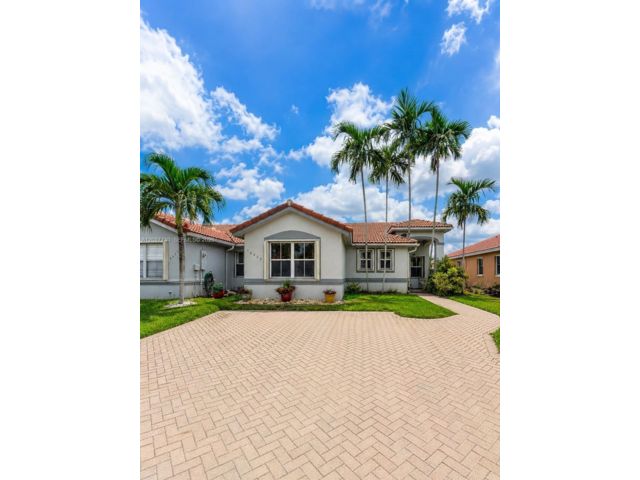  3 BR,  2.00 BTH &nbsp;Traditional style home in Miami