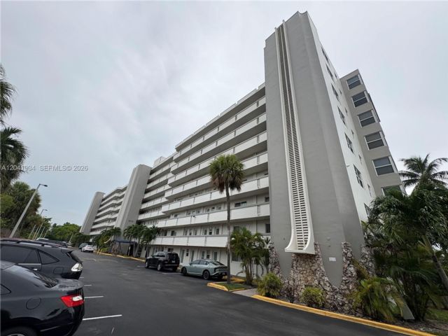  2 BR,  2.00 BTH &nbsp; style home in Miami