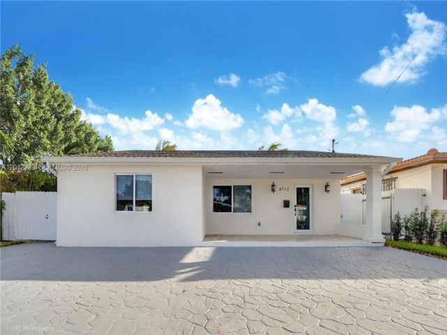  3 BR,  2.50 BTH &nbsp; style home in Miami