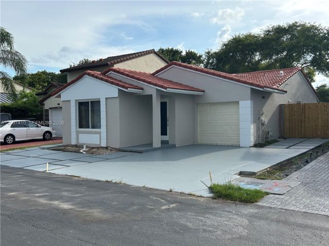  3 BR,  3.00 BTH &nbsp;Traditional style home in Miami