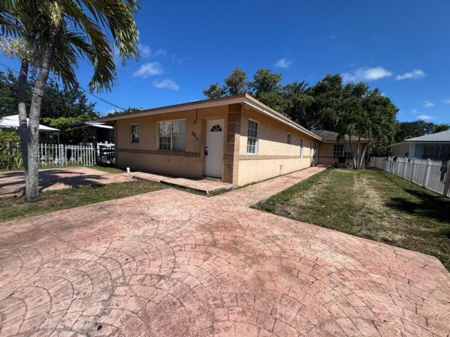  4 BR,  2.00 BTH &nbsp; style home in Miami