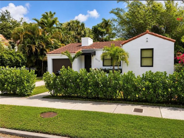  2 BR,  2.00 BTH &nbsp; style home in Miami