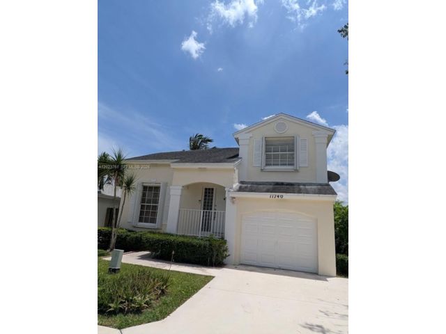 3 BR,  2.50 BTH &nbsp;Traditional style home in Miami
