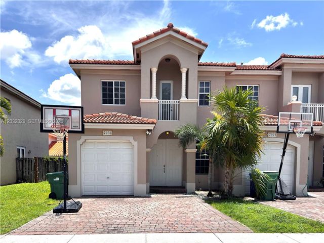 4 BR,  2.50 BTH &nbsp;Townhouse style home in Miami