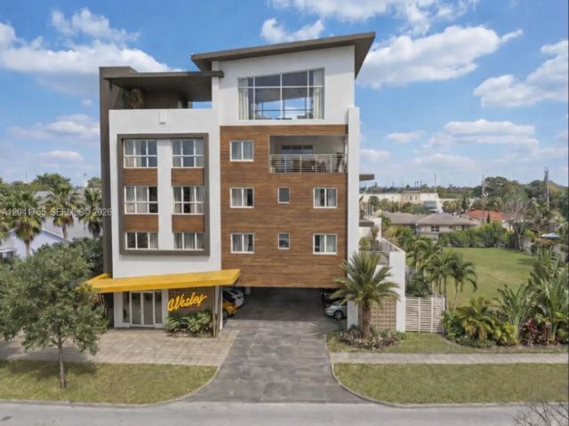  3 BR,  2.00 BTH &nbsp; style home in Hollywood