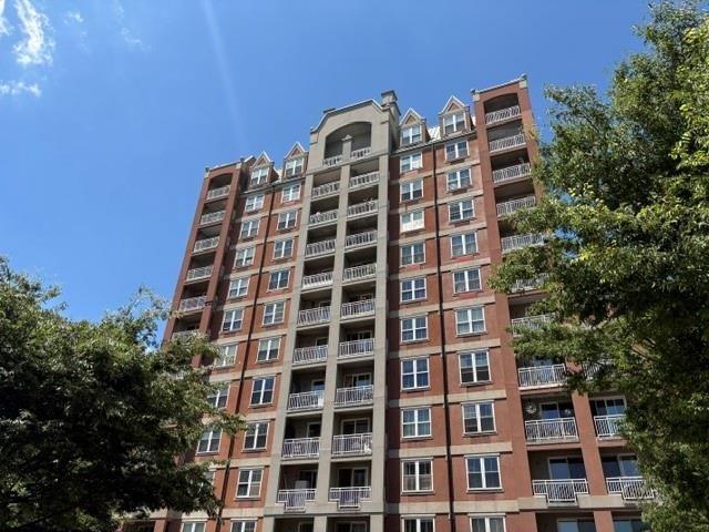  2 BR,  1.00 BTH &nbsp;Condominium style home in Brighton Beach