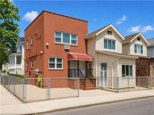  6 BR,  0.00 BTH &nbsp;Multi-family style home in Sheepshead Bay