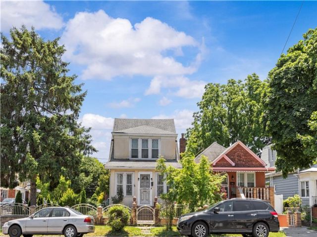  5 BR,  2.00 BTH &nbsp;Single family style home in East Flatbush