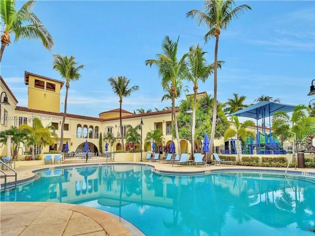  3 BR,  3.00 BTH &nbsp; style home in Aventura