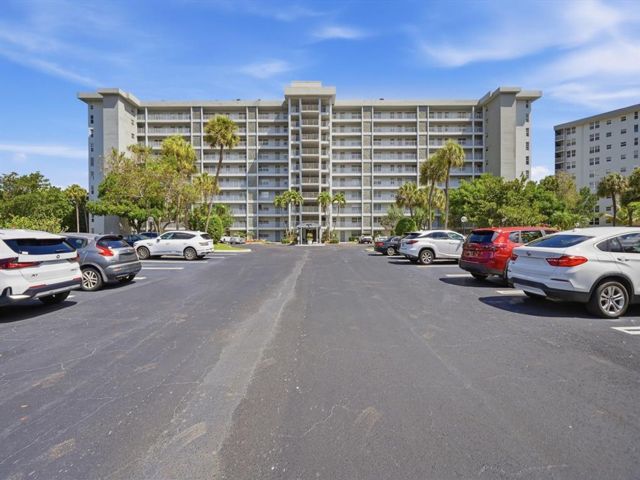  3 BR,  2.00 BTH &nbsp;Condo style home in Pompano Beach
