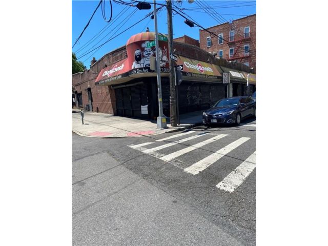 Studio,  0.00 BTH &nbsp;Store style home in Midwood
