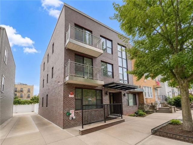 [Astoria Real Estate, listing number 3343774]