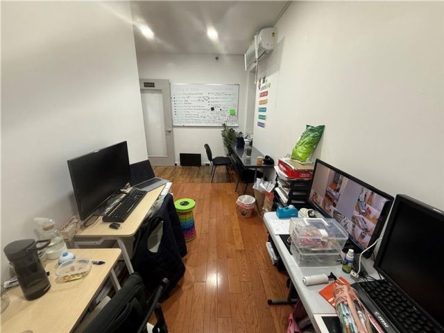 [PHOTO]