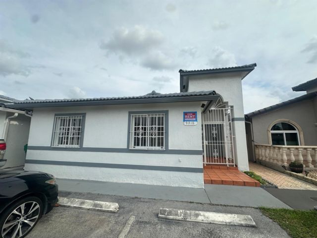  3 BR,  2.00 BTH &nbsp;Other style home in Hialeah