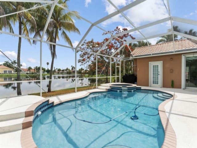  4 BR,  3.00 BTH &nbsp; style home in Weston