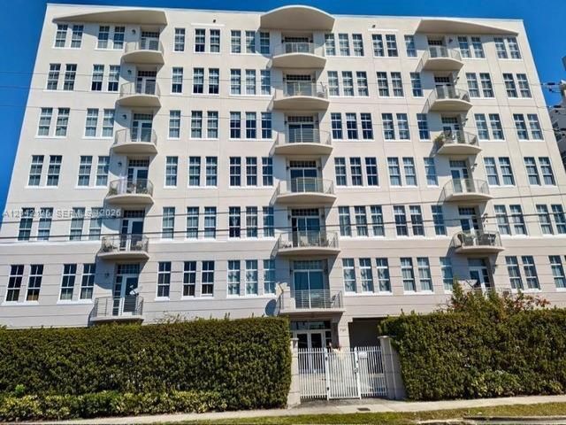  2 BR,  2.00 BTH &nbsp; style home in Miami