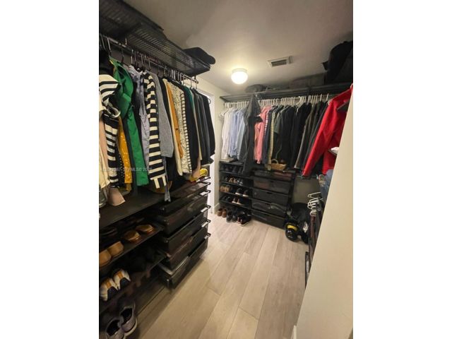 [PHOTO]