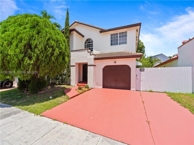  4 BR,  2.50 BTH &nbsp;Traditional style home in Miami