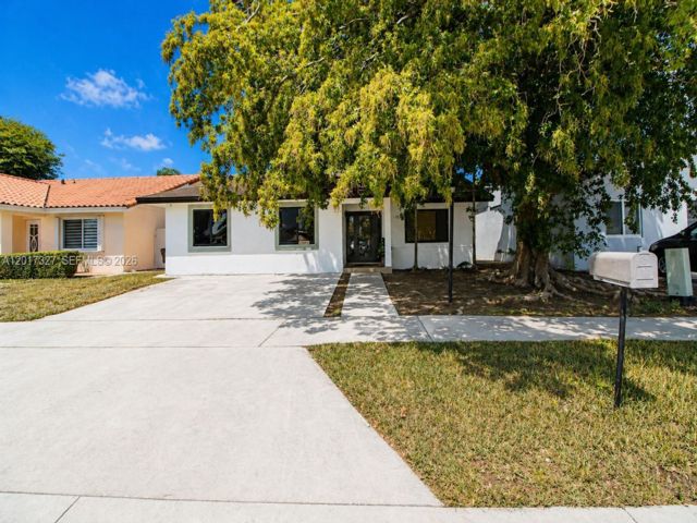 Studio,  0.00 BTH &nbsp;Traditional style home in Miami