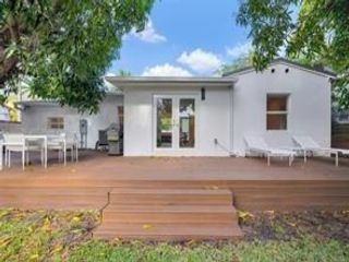  3 BR,  2.00 BTH &nbsp; style home in El Portal
