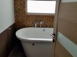 [PHOTO]