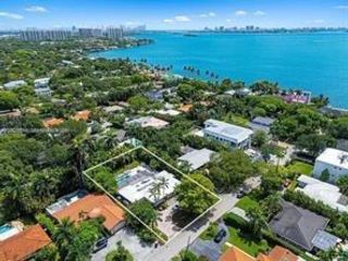  3 BR,  2.00 BTH &nbsp; style home in El Portal