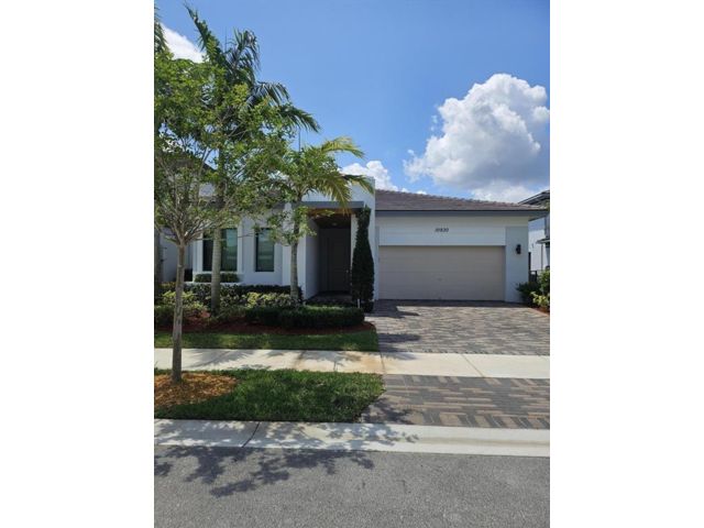  4 BR,  3.00 BTH &nbsp; style home in Parkland