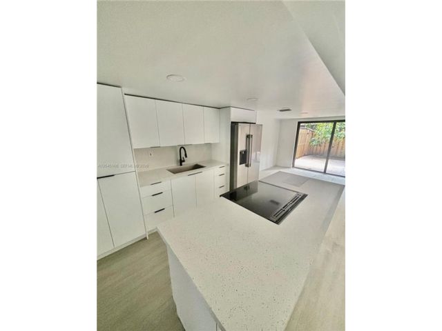 [Sunrise Real Estate, listing number 3343916]