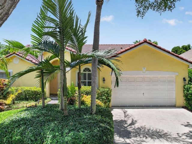  4 BR,  2.50 BTH &nbsp; style home in Weston