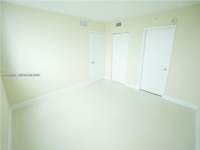 [PHOTO]