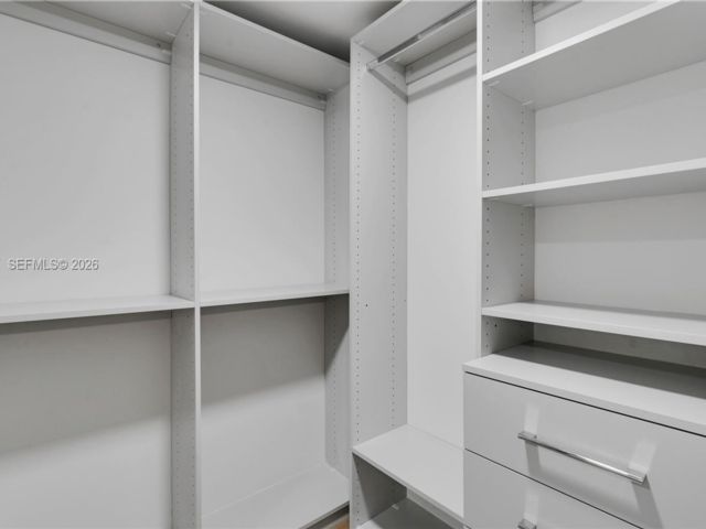[PHOTO]