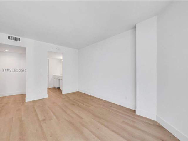 [PHOTO]