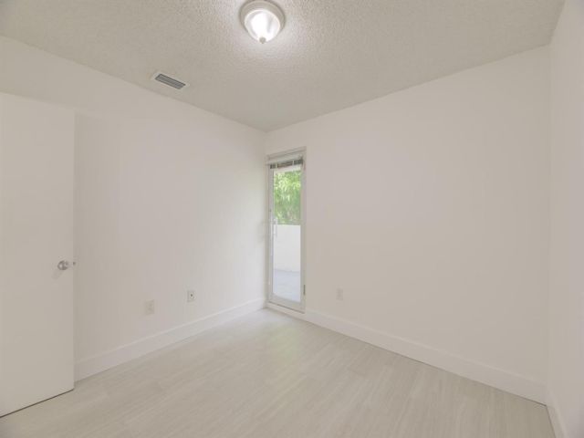 [PHOTO]